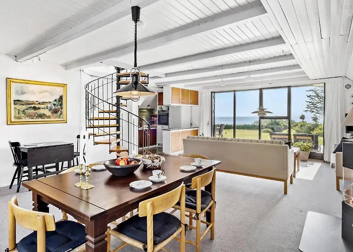 3 Bedroom Gorgeous In Casa de Férias *